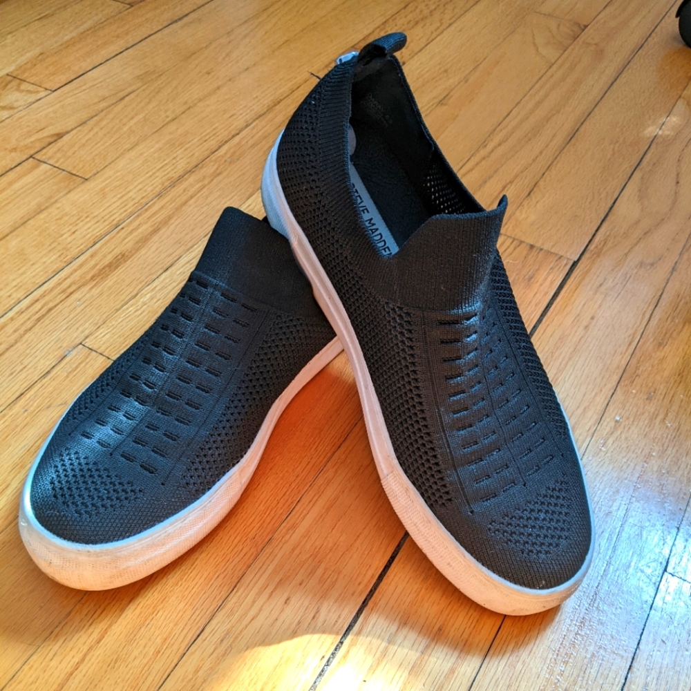 Steve Madden black slip ons